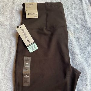 New with tags-Ideology High Rise 7/8 length leggings size Medium  inseam 25”